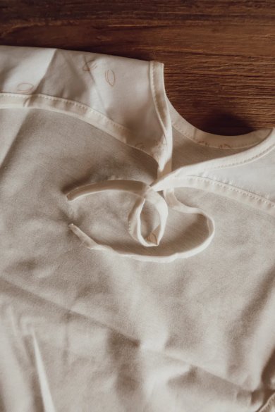 Bavoir tablier manches longues imperméable en coton bio