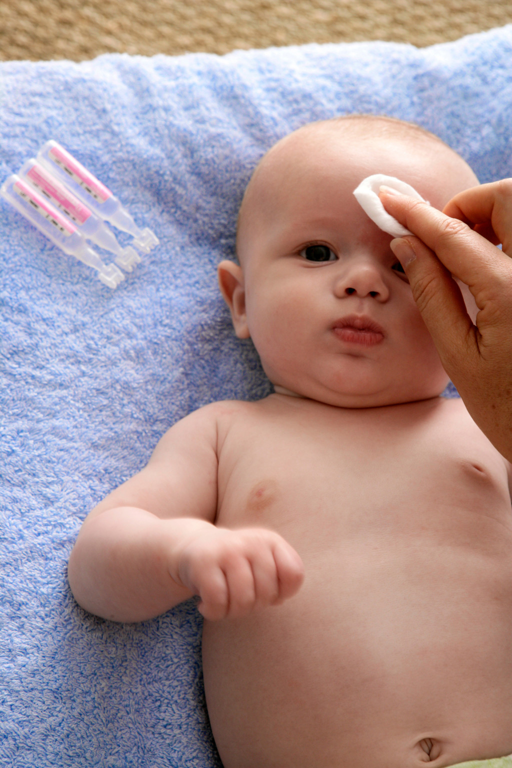 Comment bien laver le nez de bébé ?