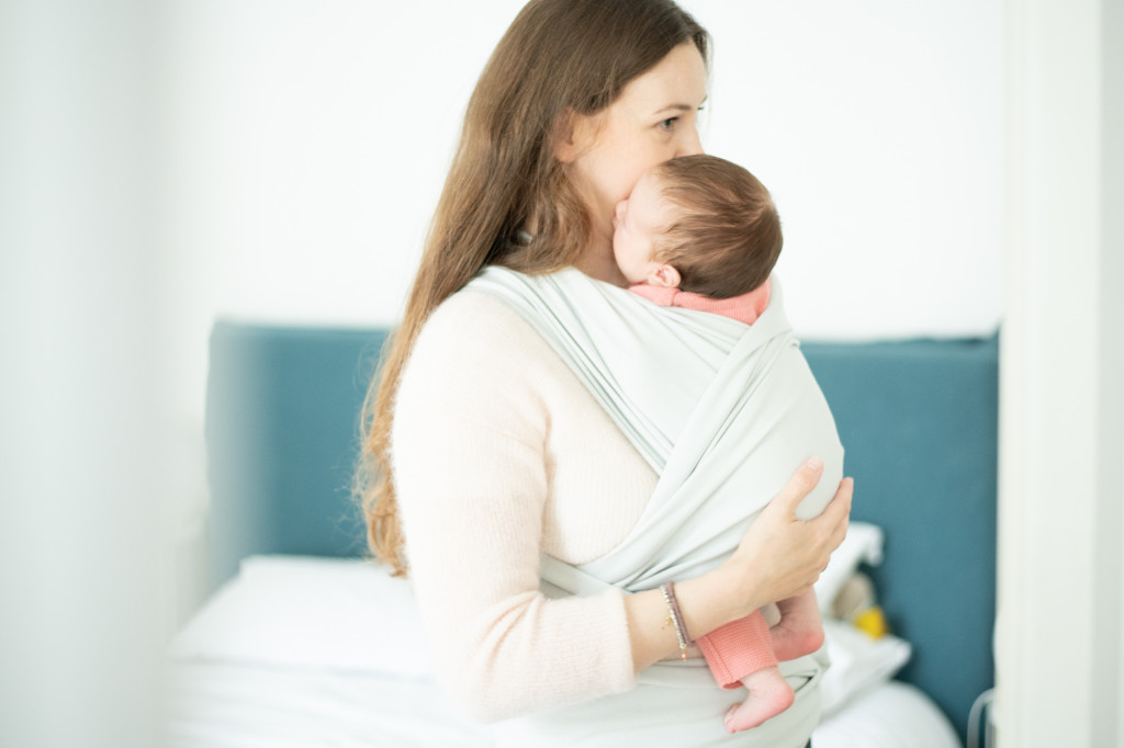 Porte-bébé : tout savoir sur le portage physiologique
