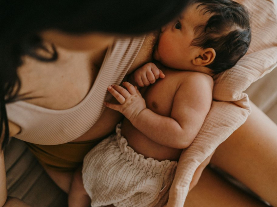 Le topponcino : ce petit matelas Montessori qui facilite le quotidien avec bébé
